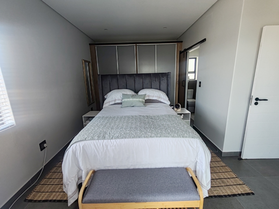 3 Bedroom Property for Sale in Hoogland Western Cape